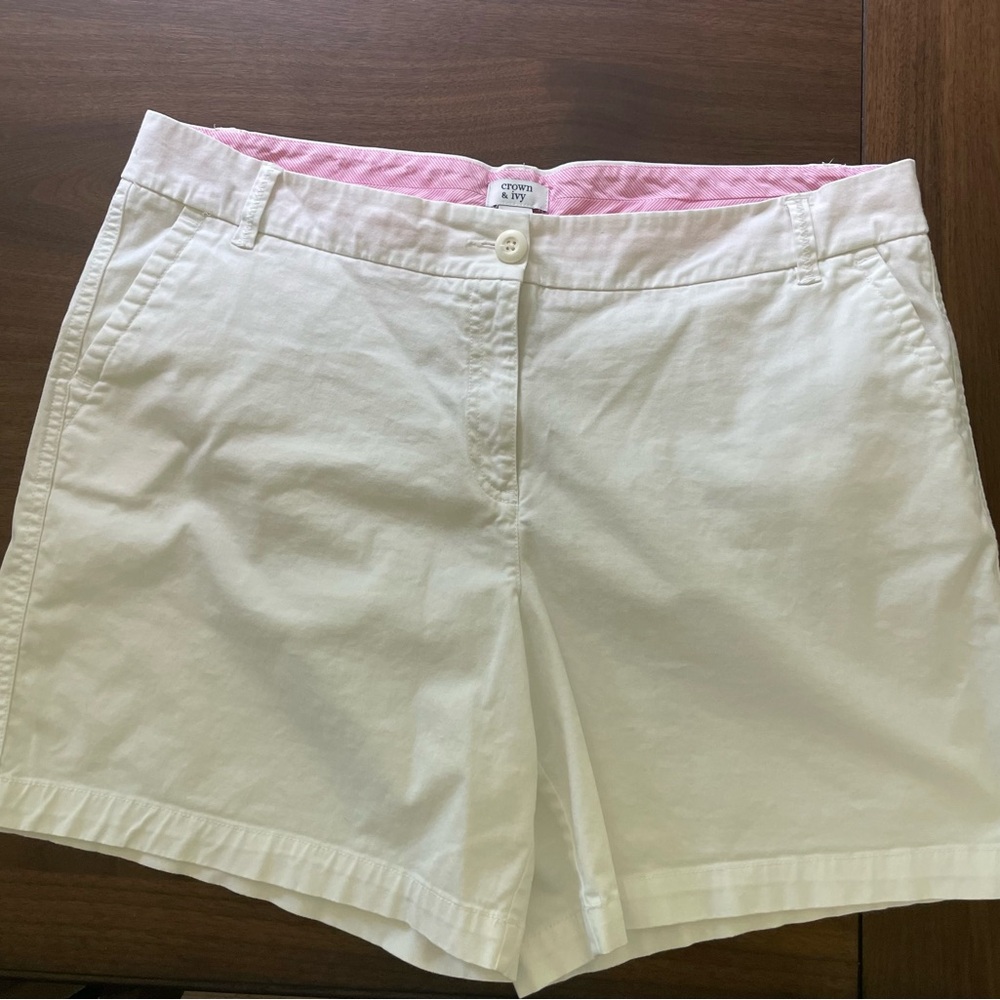 Women’s white Crown & Ivy shorts Size 16